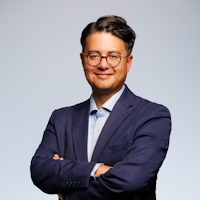 Oliver Edwards Headshot