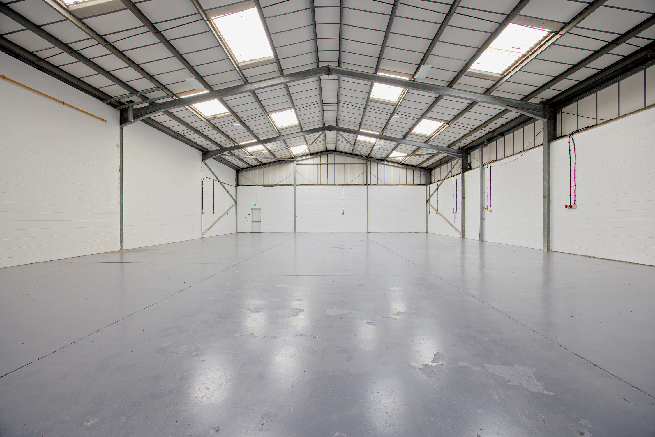 5833sq ft Industrial unit to let in Headlands Grove, SN2 7JQ Indurent